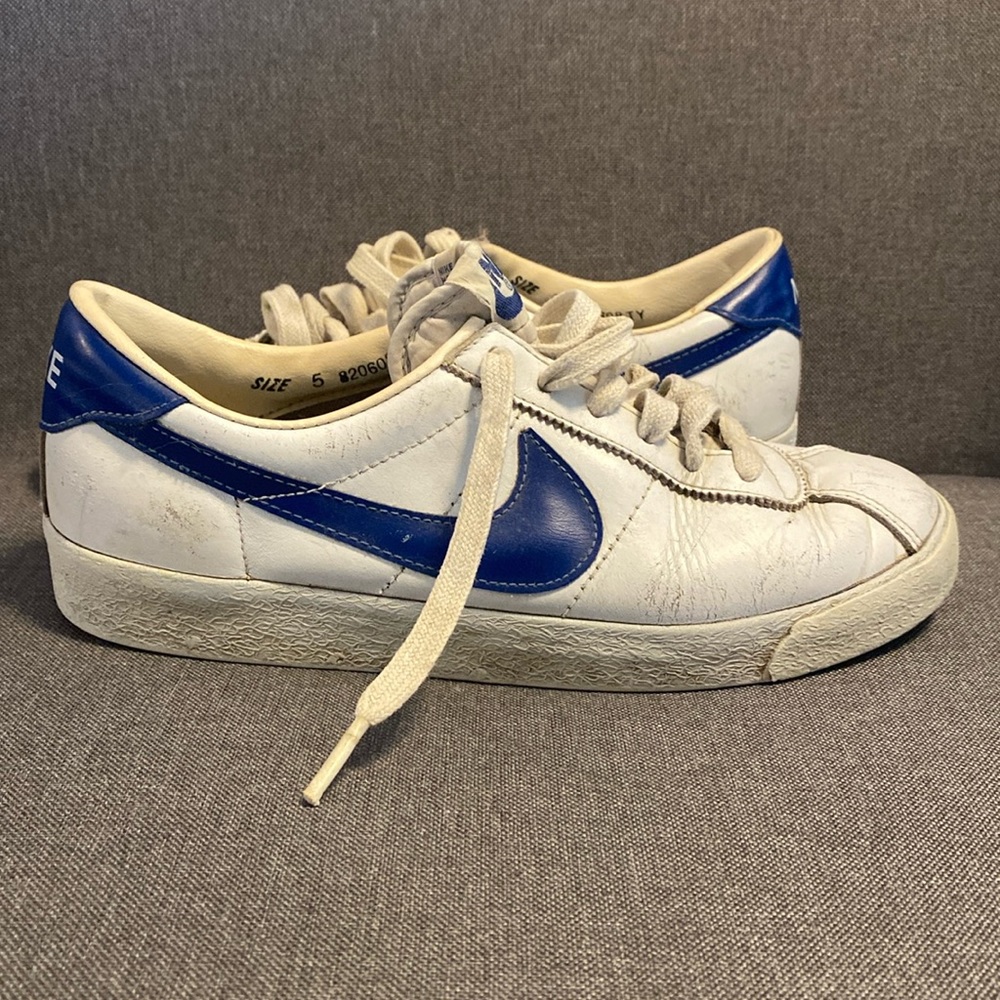Vintage Nike women’s sneakers